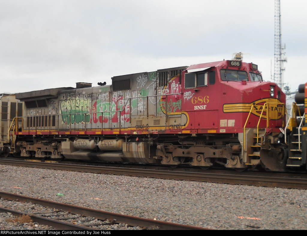 BNSF 686